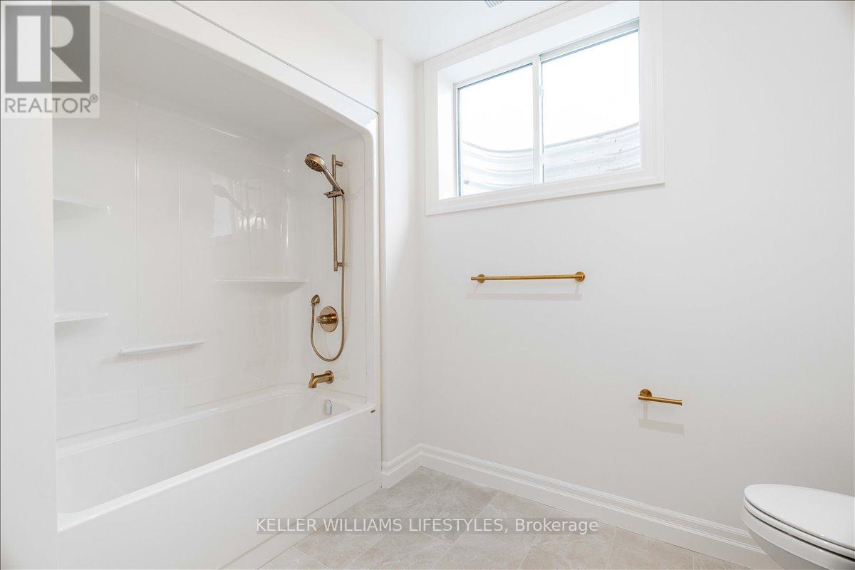 126 Fraser Crescent, Lambton Shores, Ontario  N0N 1J0 - Photo 38 - X12529492