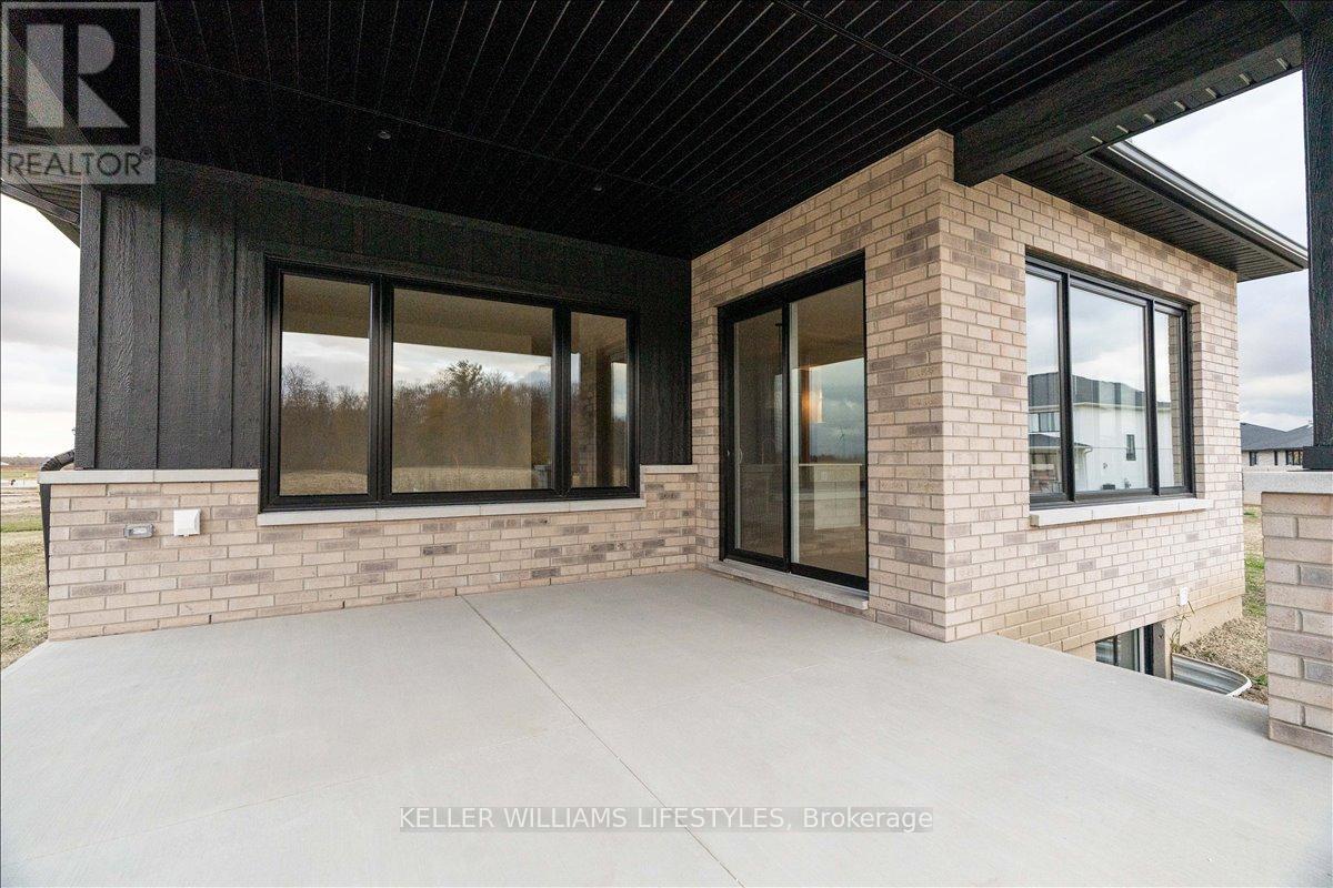 126 Fraser Crescent, Lambton Shores, Ontario  N0N 1J0 - Photo 42 - X12529492