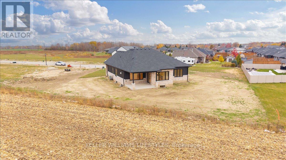 126 Fraser Crescent, Lambton Shores, Ontario  N0N 1J0 - Photo 48 - X12529492