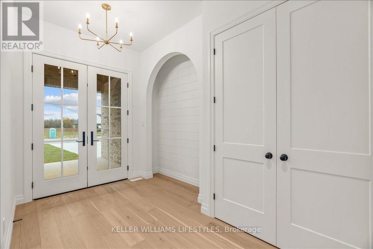 126 Fraser Crescent, Lambton Shores, Ontario  N0N 1J0 - Photo 6 - X12529492