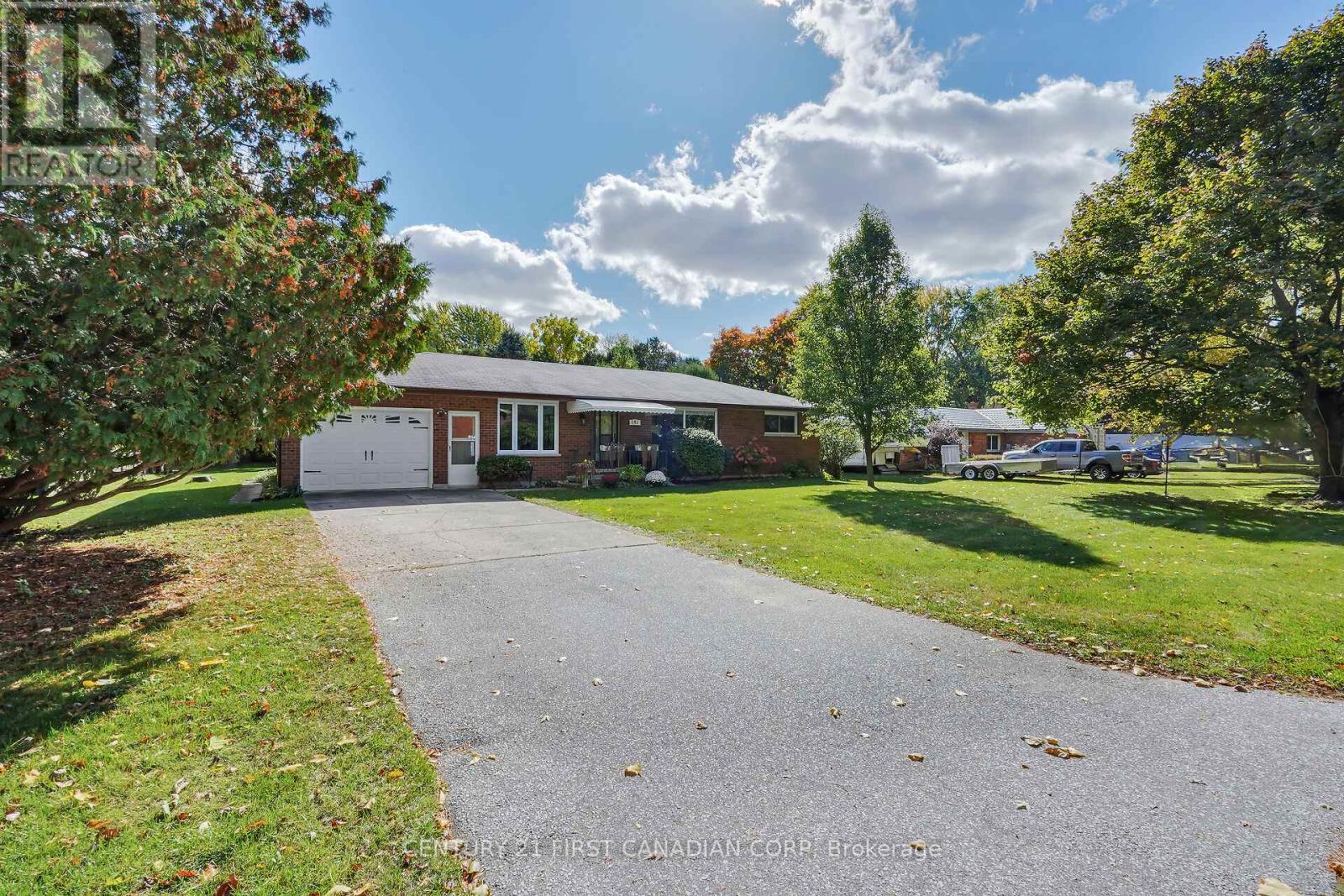 141 Cherry Street, Chatham-Kent, Ontario  N0P 1C0 - Photo 2 - X12529720