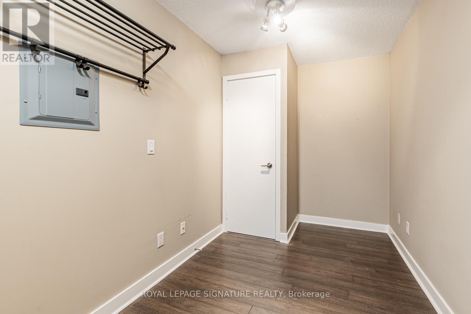 221 - 120 Dallimore Circle, Toronto, Ontario  M3C 4J1 - Photo 10 - C12529370