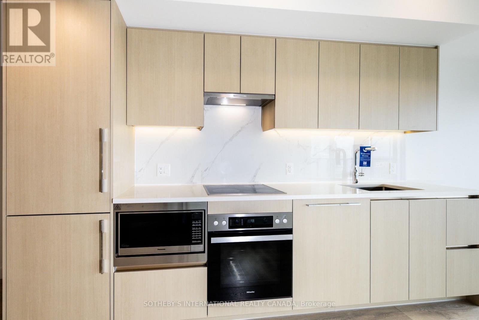 5702 - 3 Concord Cityplace Way, Toronto, Ontario  M5V 0X4 - Photo 10 - C12529376