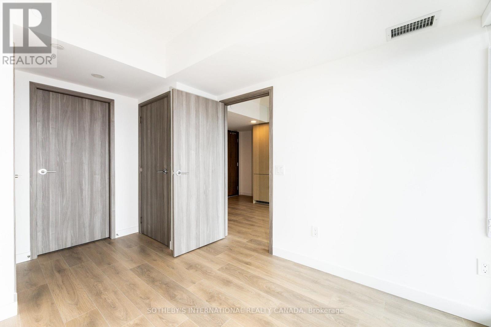 5702 - 3 Concord Cityplace Way, Toronto, Ontario  M5V 0X4 - Photo 8 - C12529376