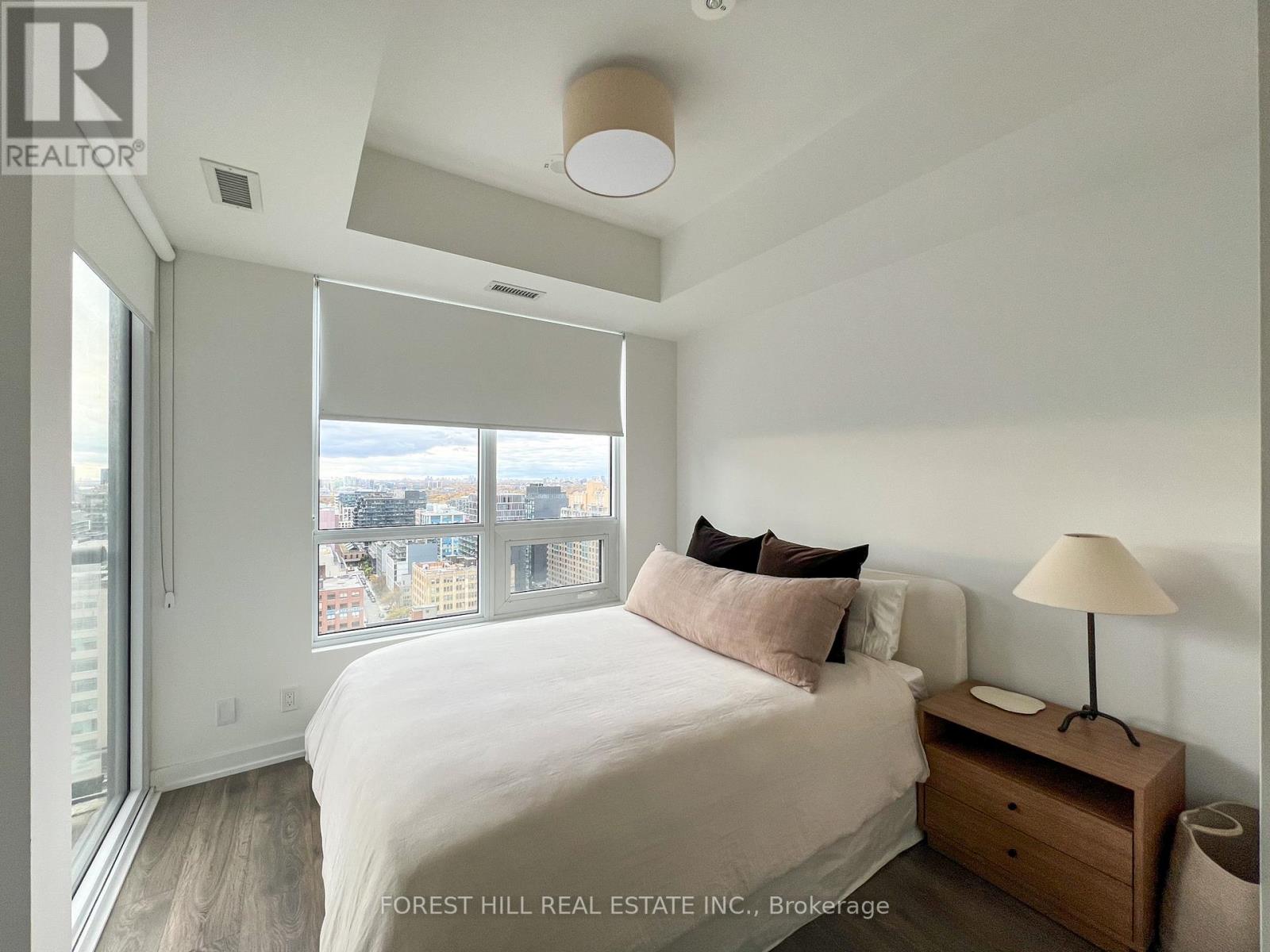 2210 - 108 Peter Street, Toronto, Ontario  M5V 0W2 - Photo 4 - C12529404