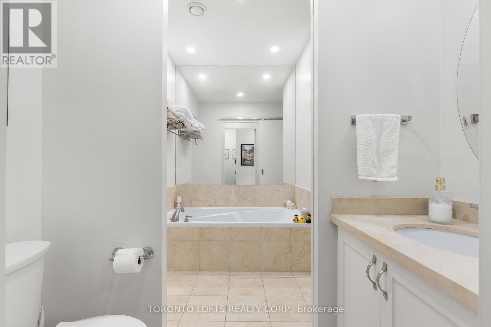 305 - 20 Scrivener Square, Toronto, Ontario  M4W 3X9 - Photo 18 - C12529450