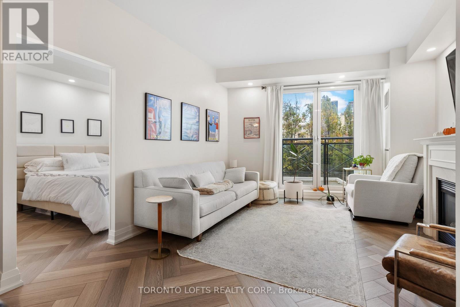 305 - 20 Scrivener Square, Toronto, Ontario  M4W 3X9 - Photo 2 - C12529450