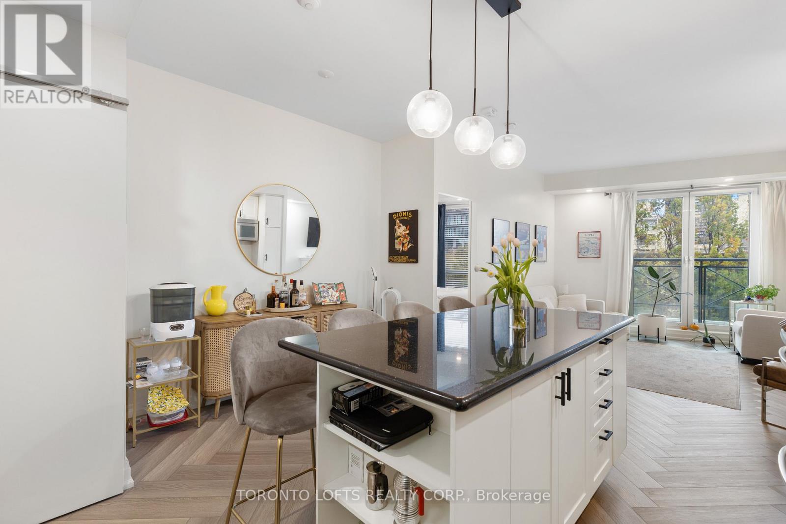 305 - 20 Scrivener Square, Toronto, Ontario  M4W 3X9 - Photo 4 - C12529450