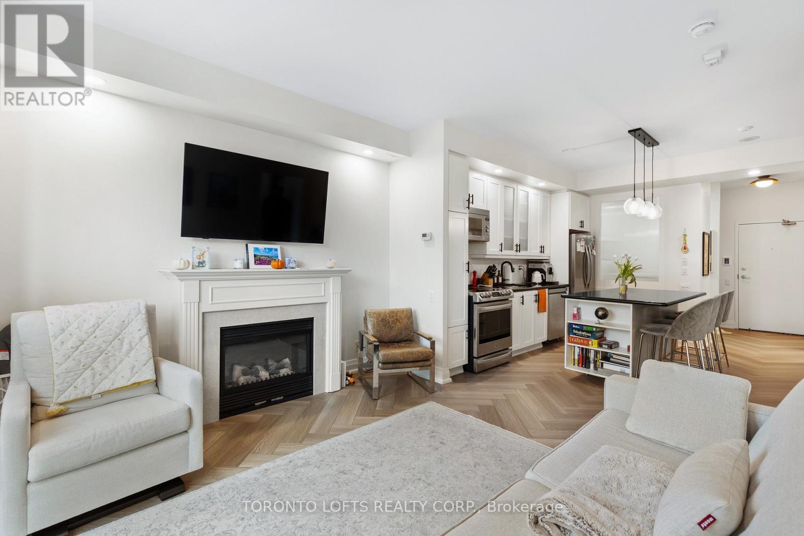 305 - 20 Scrivener Square, Toronto, Ontario  M4W 3X9 - Photo 5 - C12529450