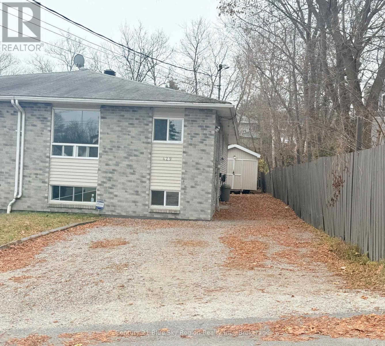 429 Dudley Avenue, North Bay, Ontario P1B 7A6 - Photo 2 - X12529592