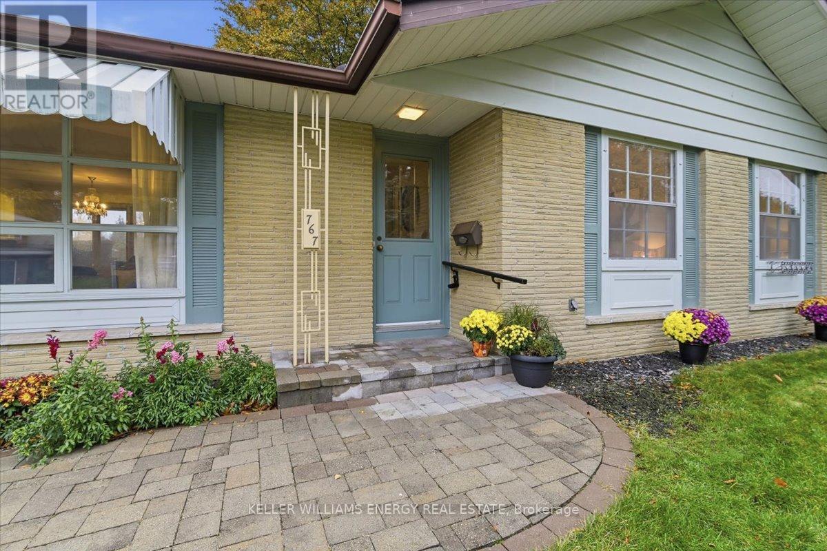 767 Jasmine Crescent, Oshawa, Ontario  L1G 3C5 - Photo 3 - E12529530