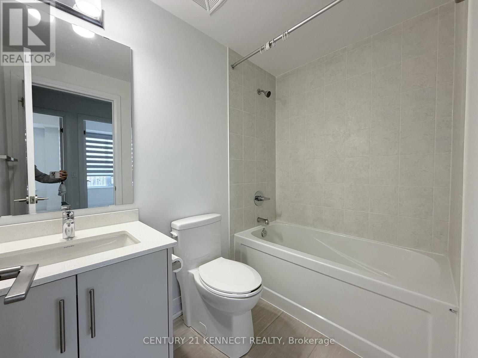 367 - 65 Attmar Drive, Brampton, Ontario  L6P 0Y6 - Photo 9 - W12468101