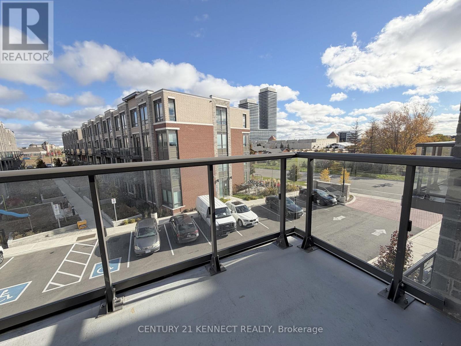 367 - 65 Attmar Drive, Brampton, Ontario  L6P 0Y6 - Photo 4 - W12468101