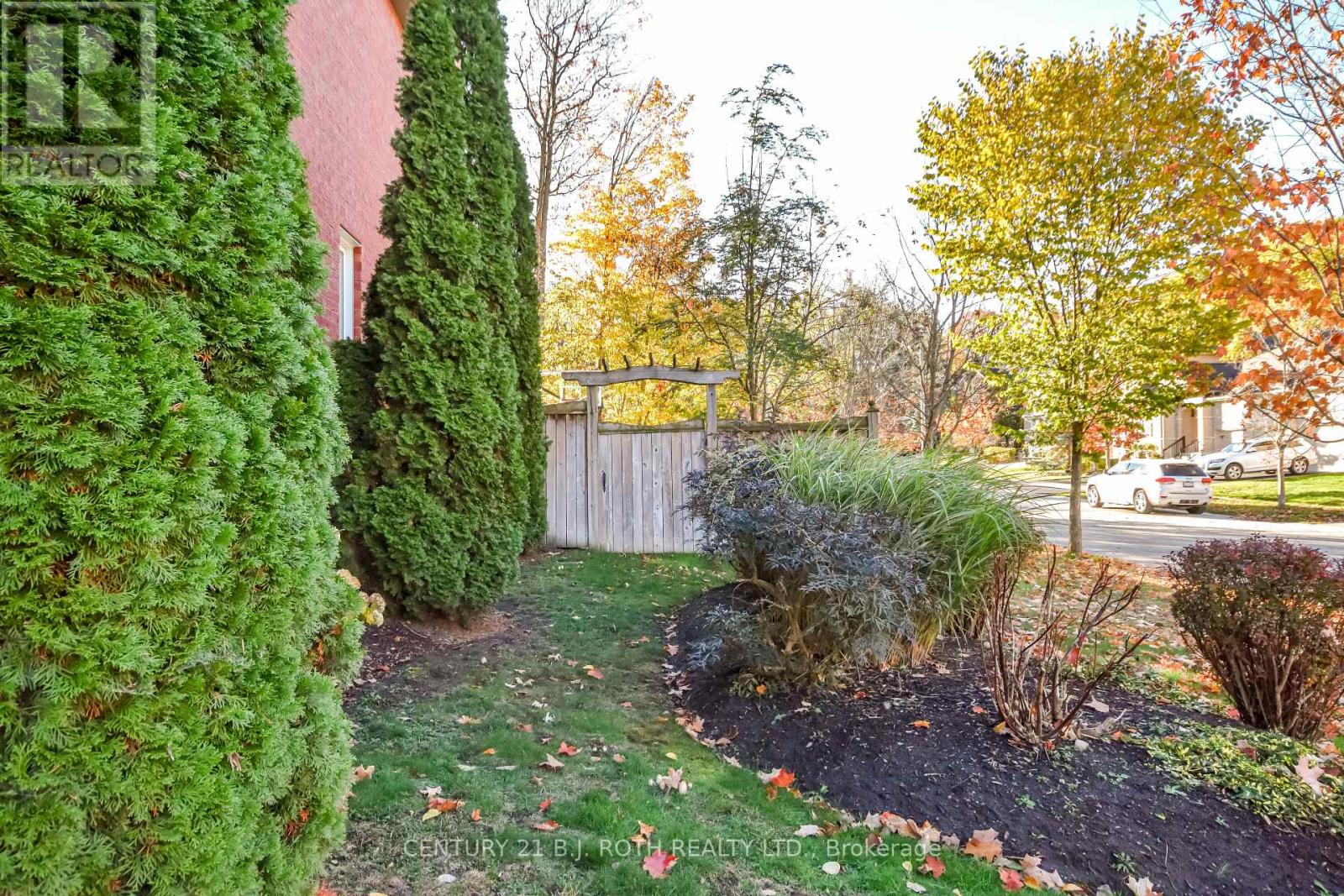 38 Camelot Square, Barrie, Ontario  L4M 0C3 - Photo 3 - S12529442