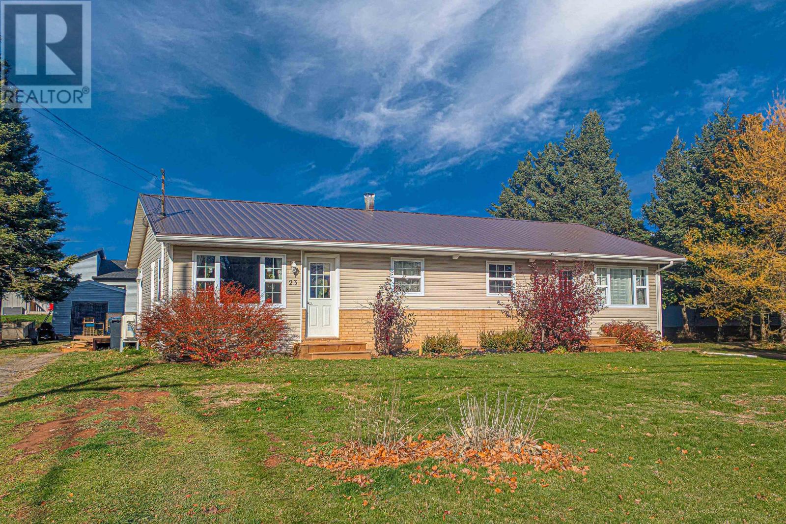 21-23 Thorndale Avenue, Charlottetown, Prince Edward Island  C1E 1T1 - Photo 2 - 202527643