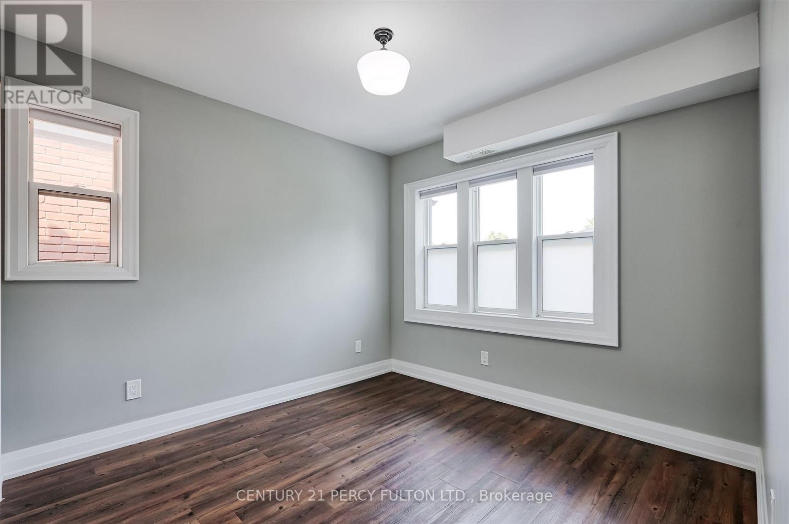 Upper - 4 Westholme Avenue, Toronto, Ontario  M6P 3B8 - Photo 13 - W12529392