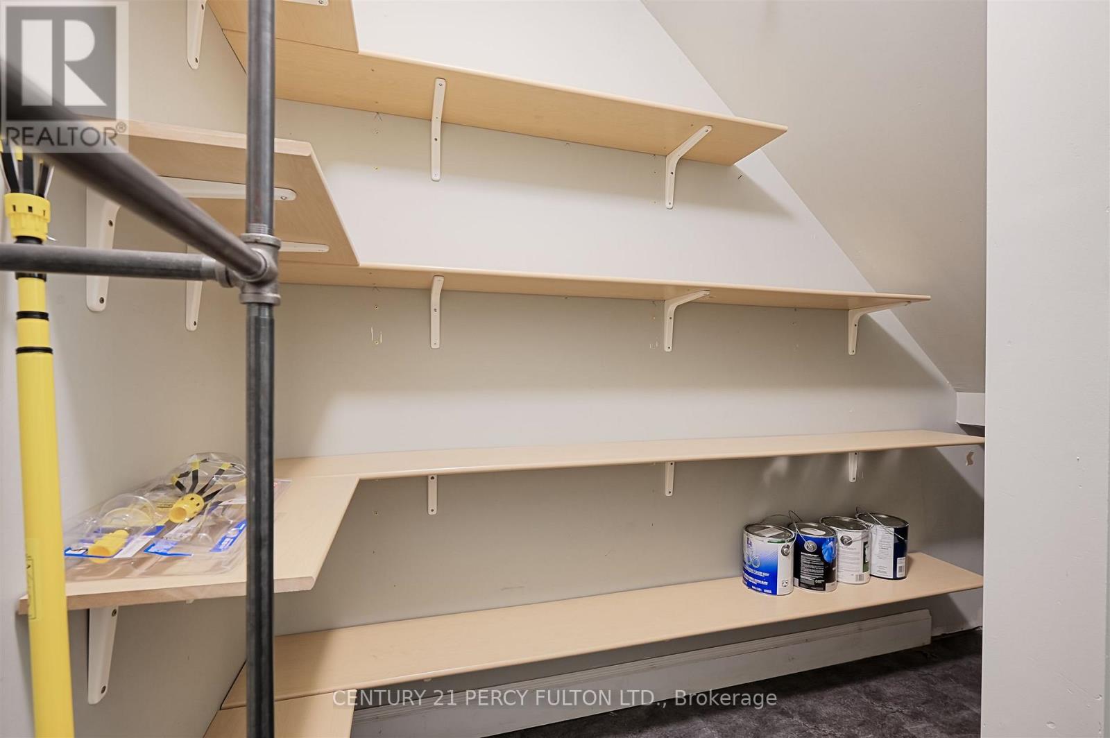 Upper - 4 Westholme Avenue, Toronto, Ontario  M6P 3B8 - Photo 16 - W12529392