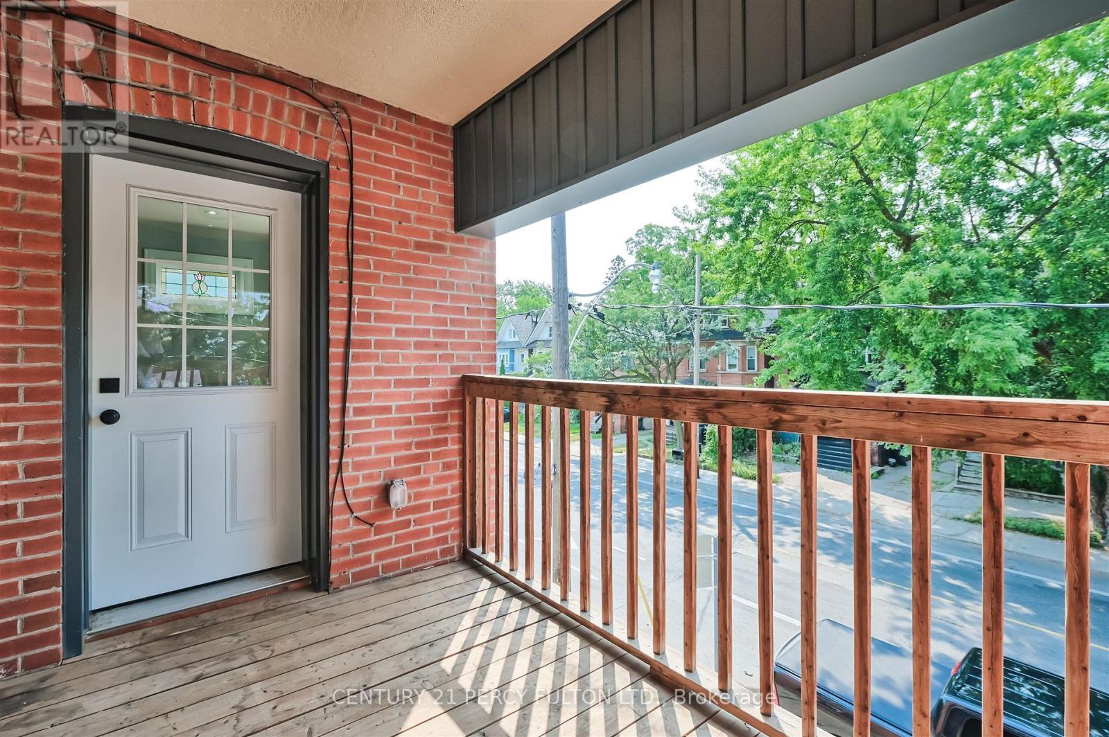 Upper - 4 Westholme Avenue, Toronto, Ontario  M6P 3B8 - Photo 18 - W12529392