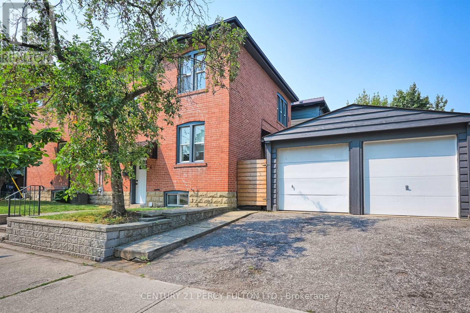 Upper - 4 Westholme Avenue, Toronto, Ontario  M6P 3B8 - Photo 19 - W12529392