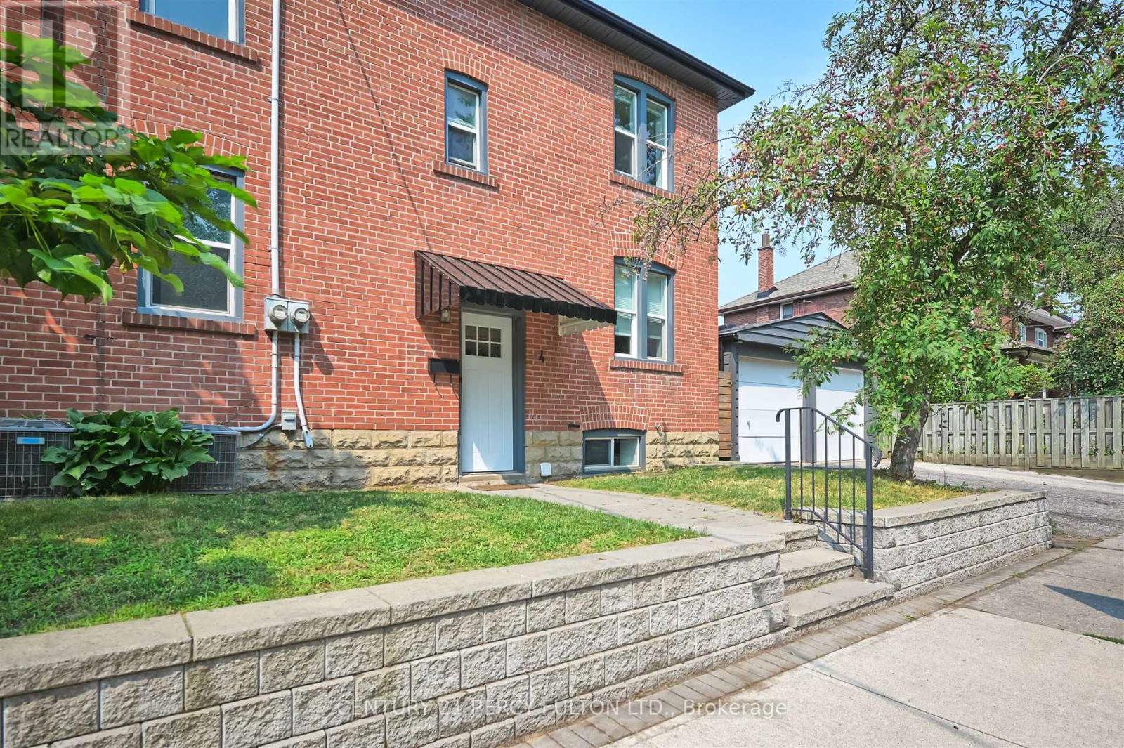 Upper - 4 Westholme Avenue, Toronto, Ontario  M6P 3B8 - Photo 2 - W12529392