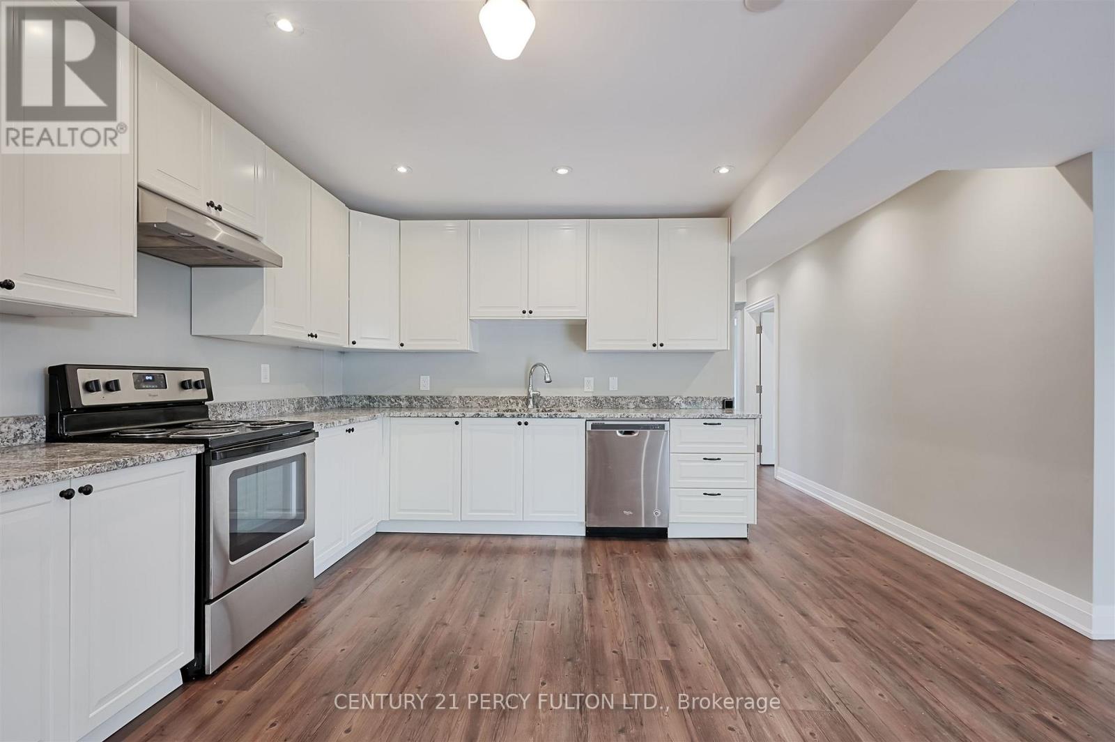 Upper - 4 Westholme Avenue, Toronto, Ontario  M6P 3B8 - Photo 6 - W12529392