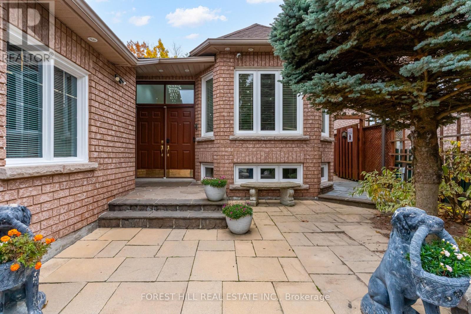 5309 Mcfarren Boulevard, Mississauga, Ontario  L5M 6C2 - Photo 2 - W12529438