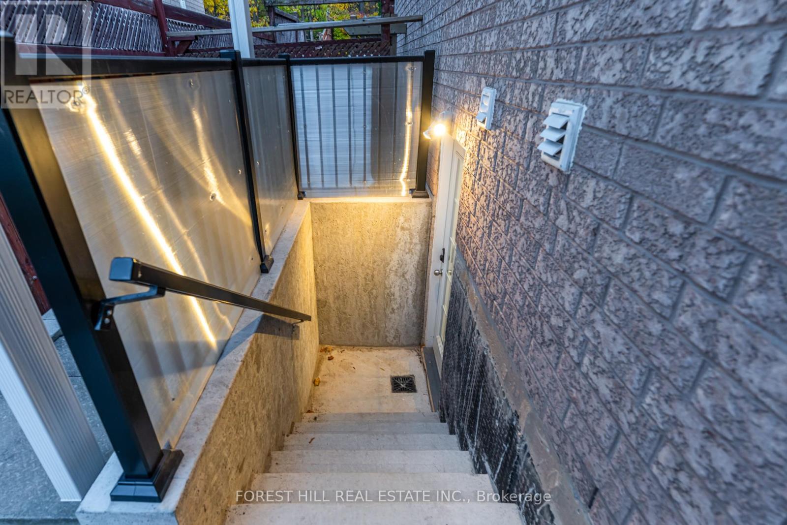 5309 Mcfarren Boulevard, Mississauga, Ontario  L5M 6C2 - Photo 28 - W12529438