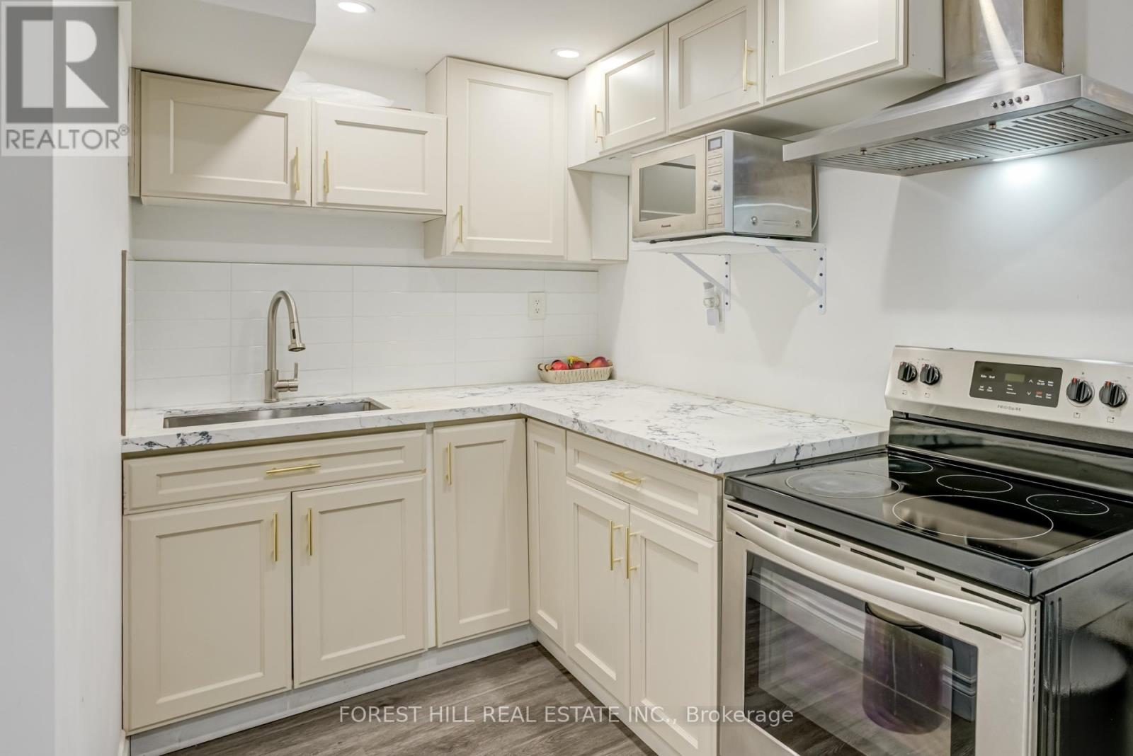 5309 Mcfarren Boulevard, Mississauga, Ontario  L5M 6C2 - Photo 31 - W12529438