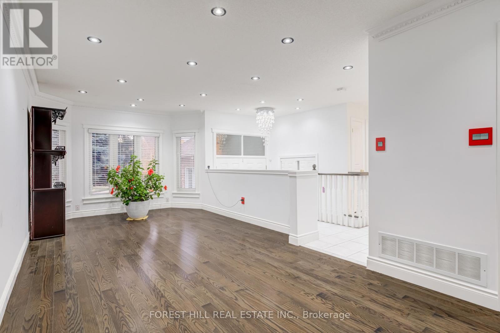 5309 Mcfarren Boulevard, Mississauga, Ontario  L5M 6C2 - Photo 5 - W12529438