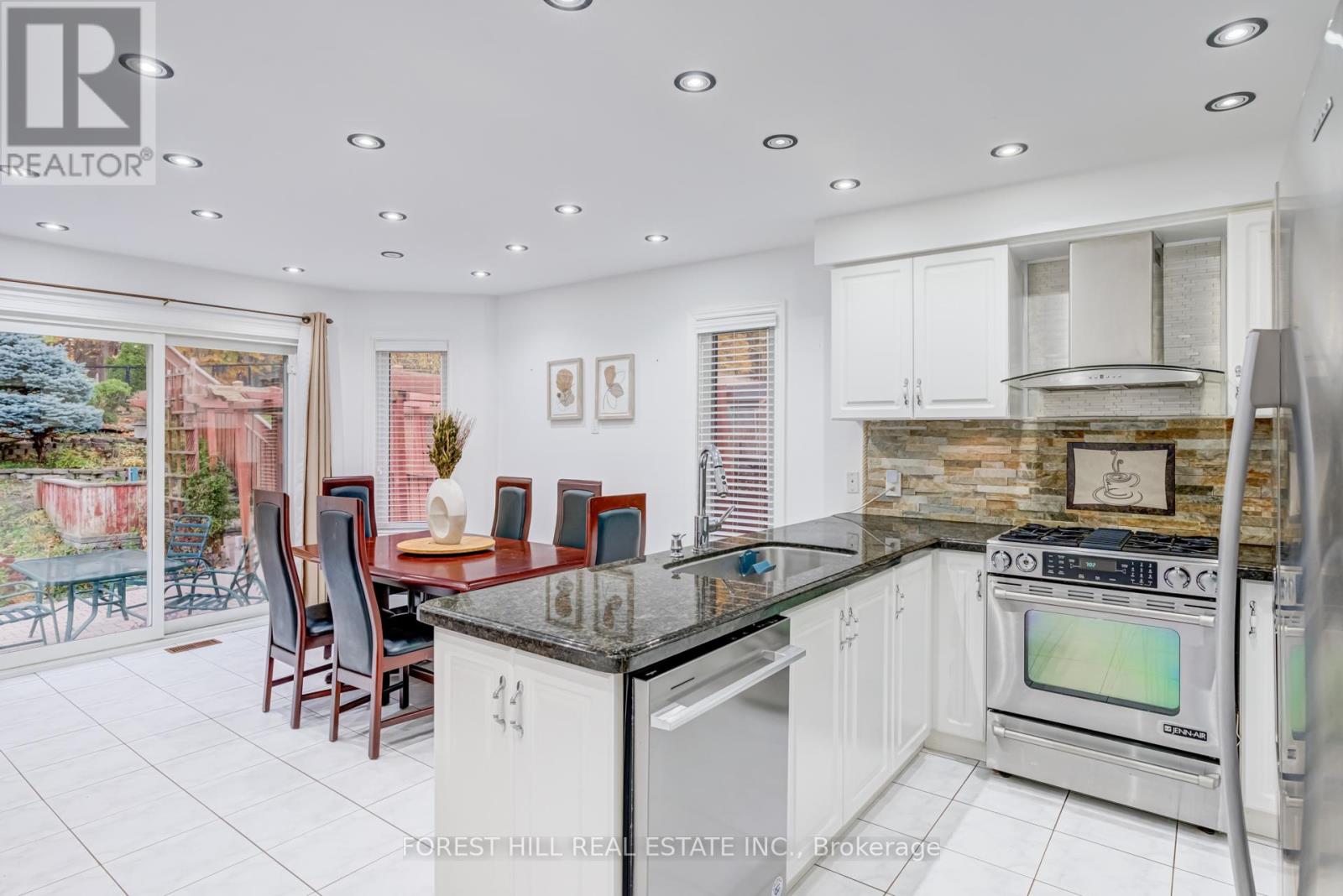 5309 Mcfarren Boulevard, Mississauga, Ontario  L5M 6C2 - Photo 8 - W12529438