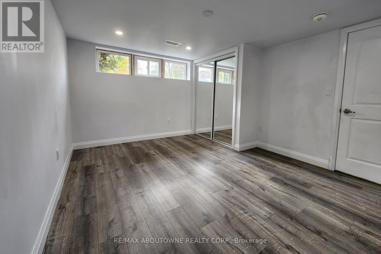 12 Ramsey Crescent, Hamilton, Ontario  L8S 2N2 - Photo 13 - X12529428