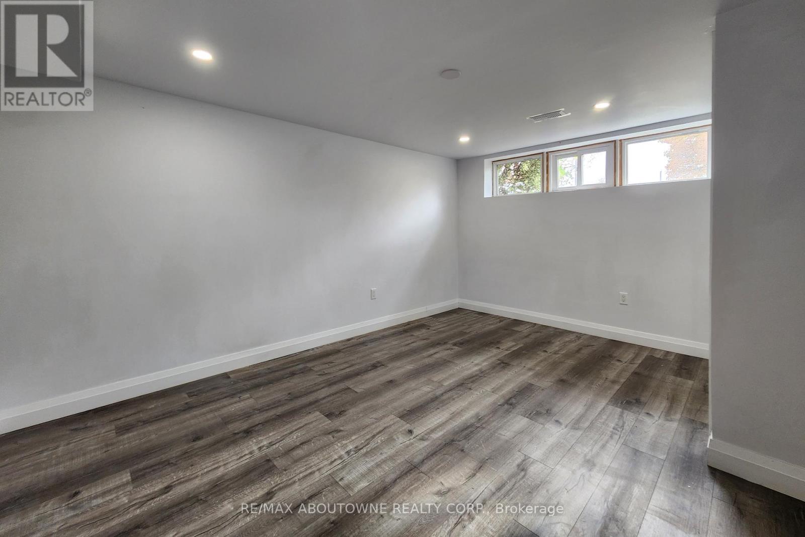 12 Ramsey Crescent, Hamilton, Ontario  L8S 2N2 - Photo 14 - X12529428