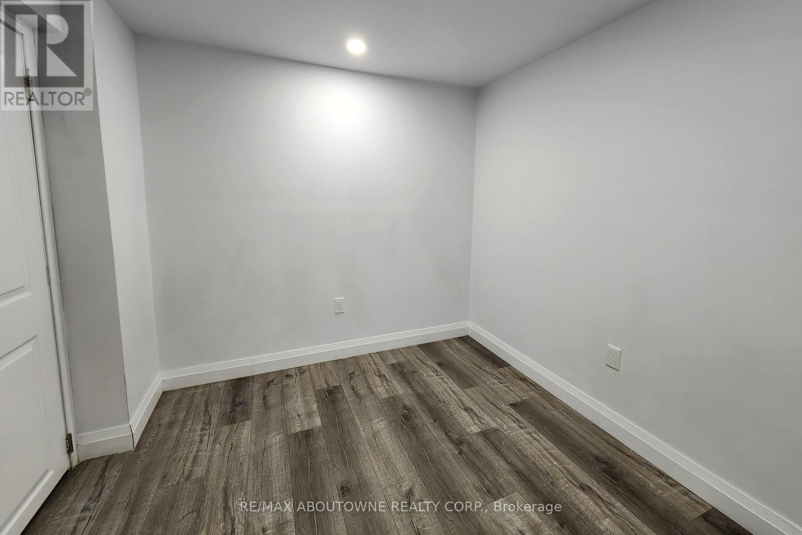 12 Ramsey Crescent, Hamilton, Ontario  L8S 2N2 - Photo 15 - X12529428