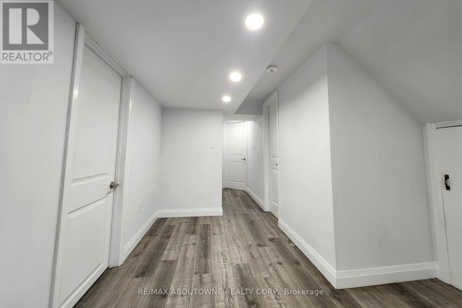 12 Ramsey Crescent, Hamilton, Ontario  L8S 2N2 - Photo 5 - X12529428