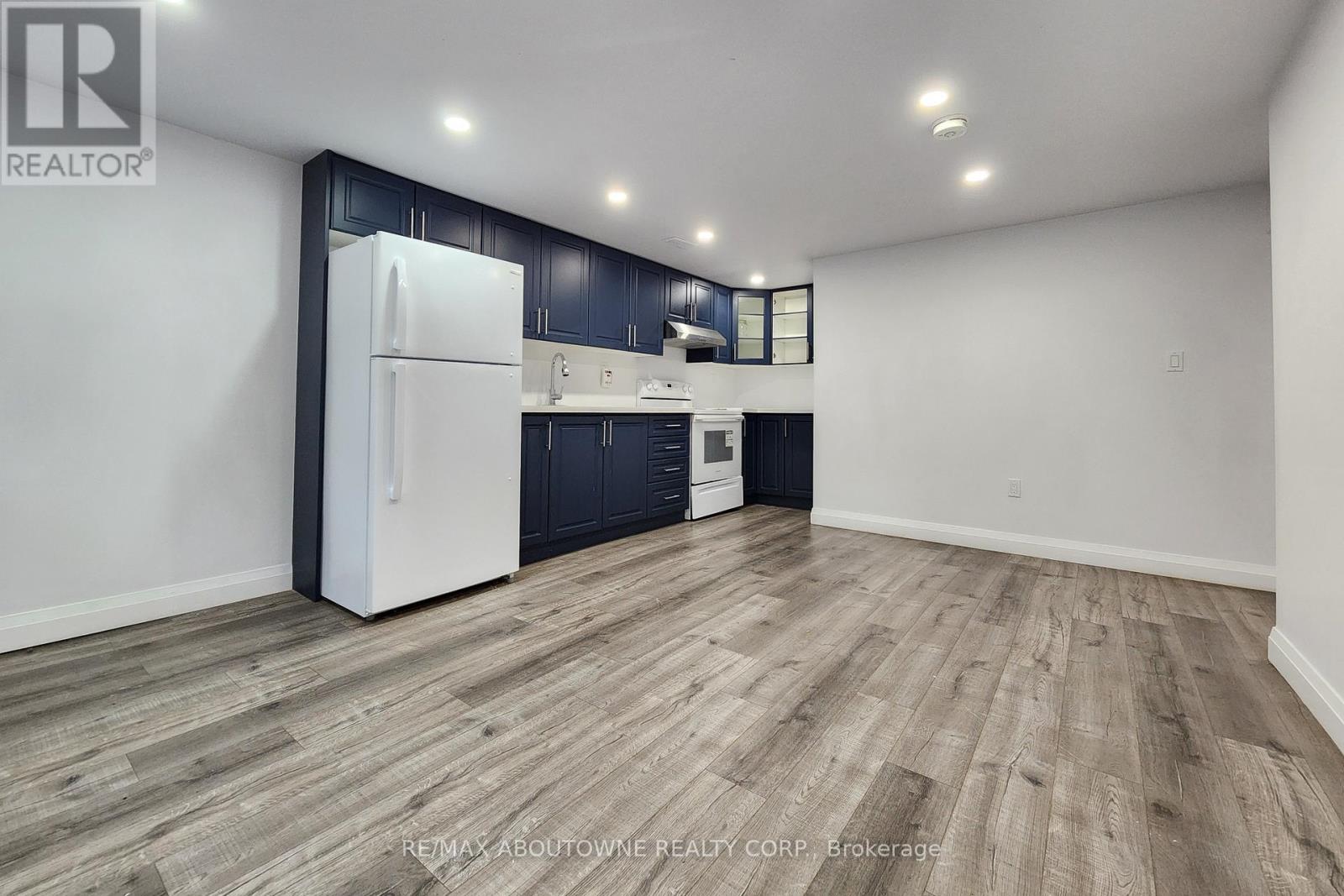 12 Ramsey Crescent, Hamilton, Ontario  L8S 2N2 - Photo 7 - X12529428