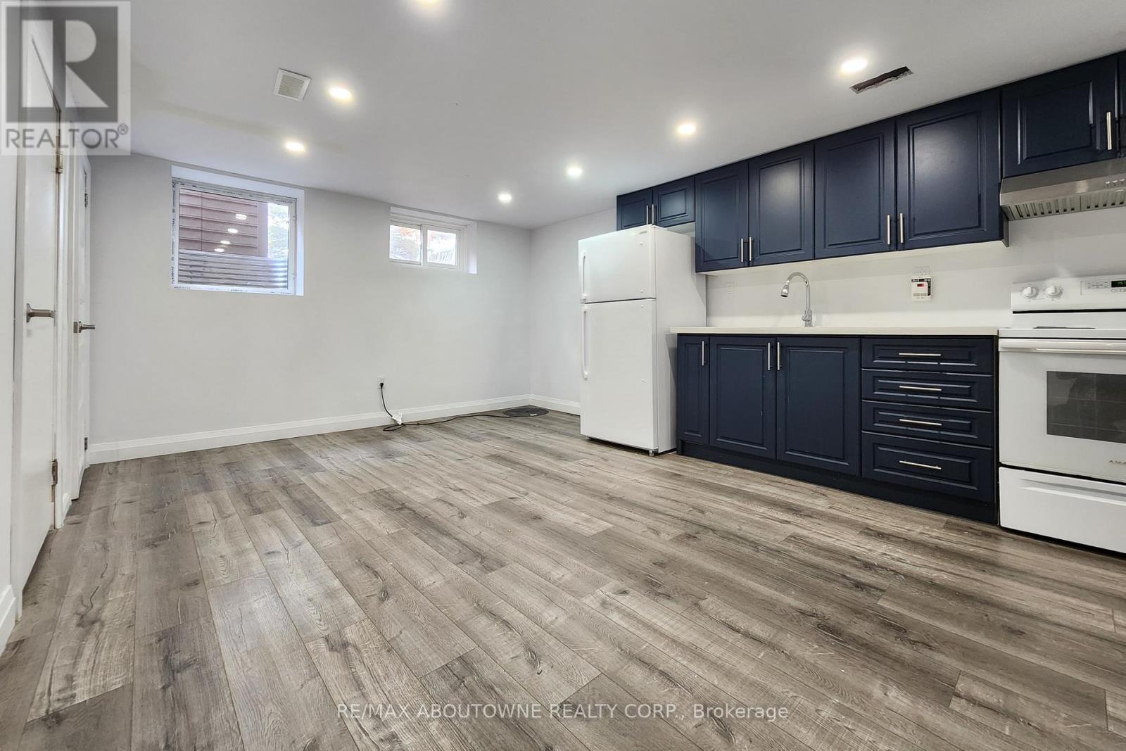 12 Ramsey Crescent, Hamilton, Ontario  L8S 2N2 - Photo 8 - X12529428