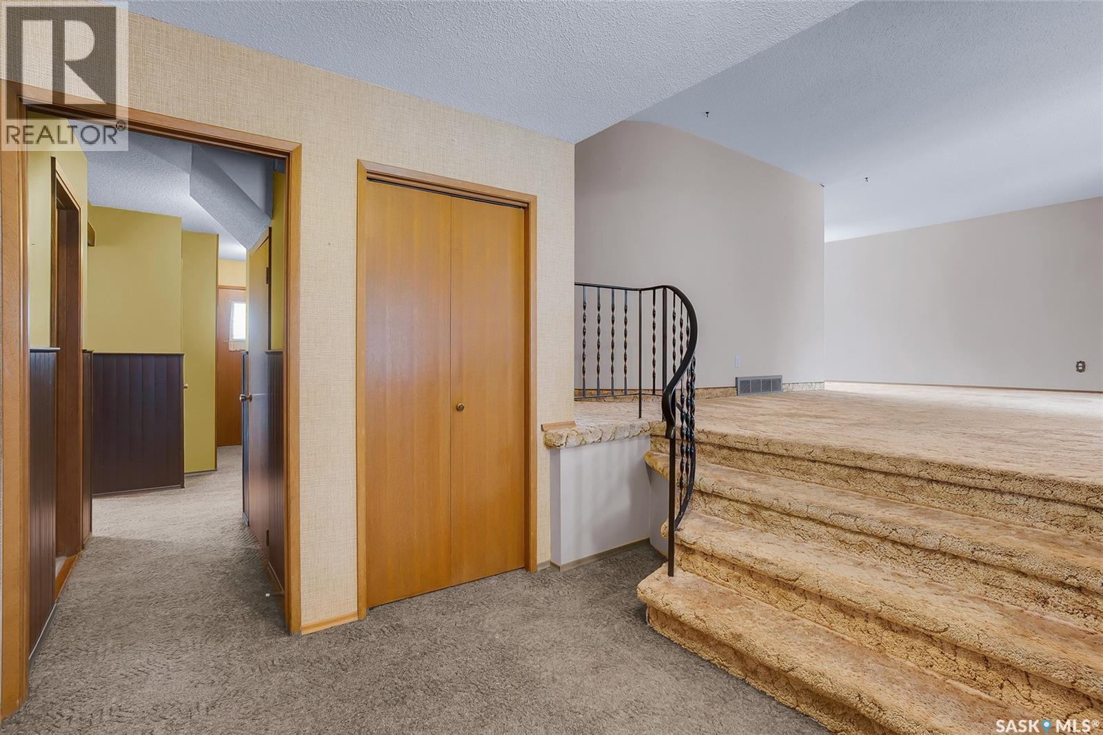 58 Albany Crescent, Saskatoon, Saskatchewan  S7K 1J3 - Photo 2 - SK023753