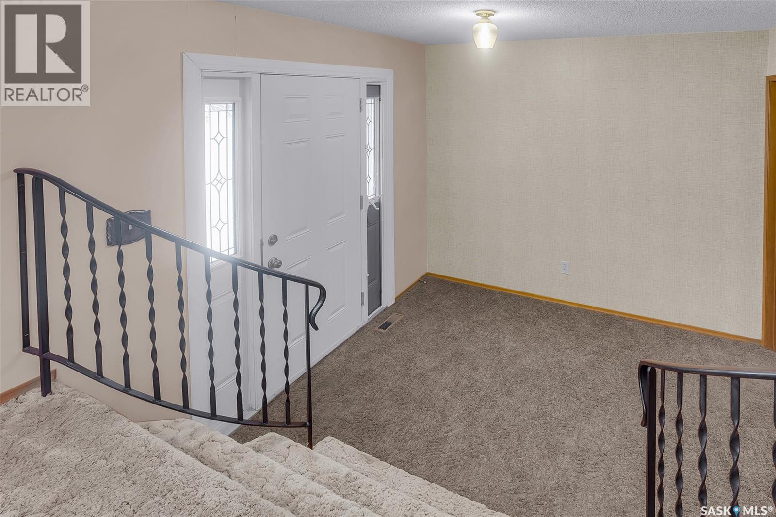 58 Albany Crescent, Saskatoon, Saskatchewan  S7K 1J3 - Photo 3 - SK023753