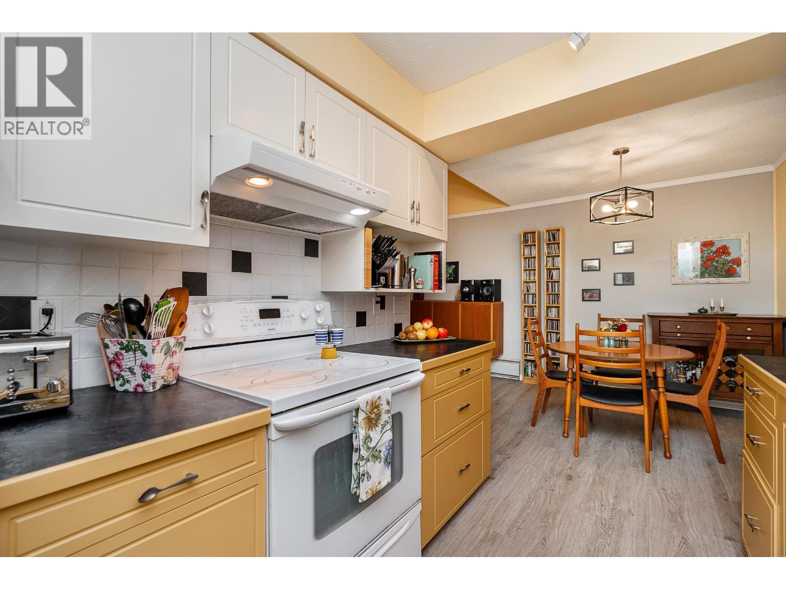 305 720 Eighth Avenue, New Westminster, British Columbia  V3M 2R3 - Photo 11 - R3066105