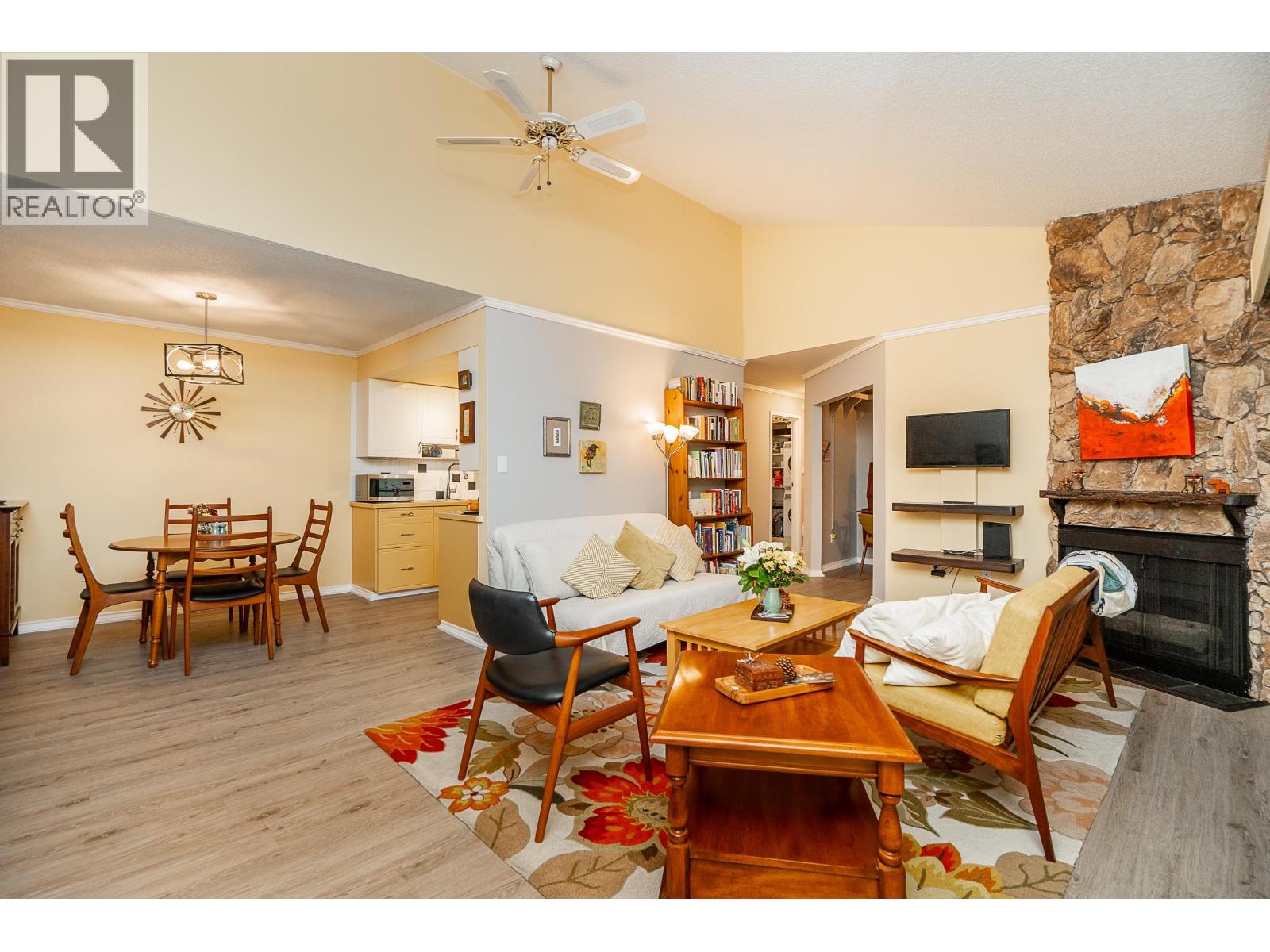 305 720 Eighth Avenue, New Westminster, British Columbia  V3M 2R3 - Photo 4 - R3066105