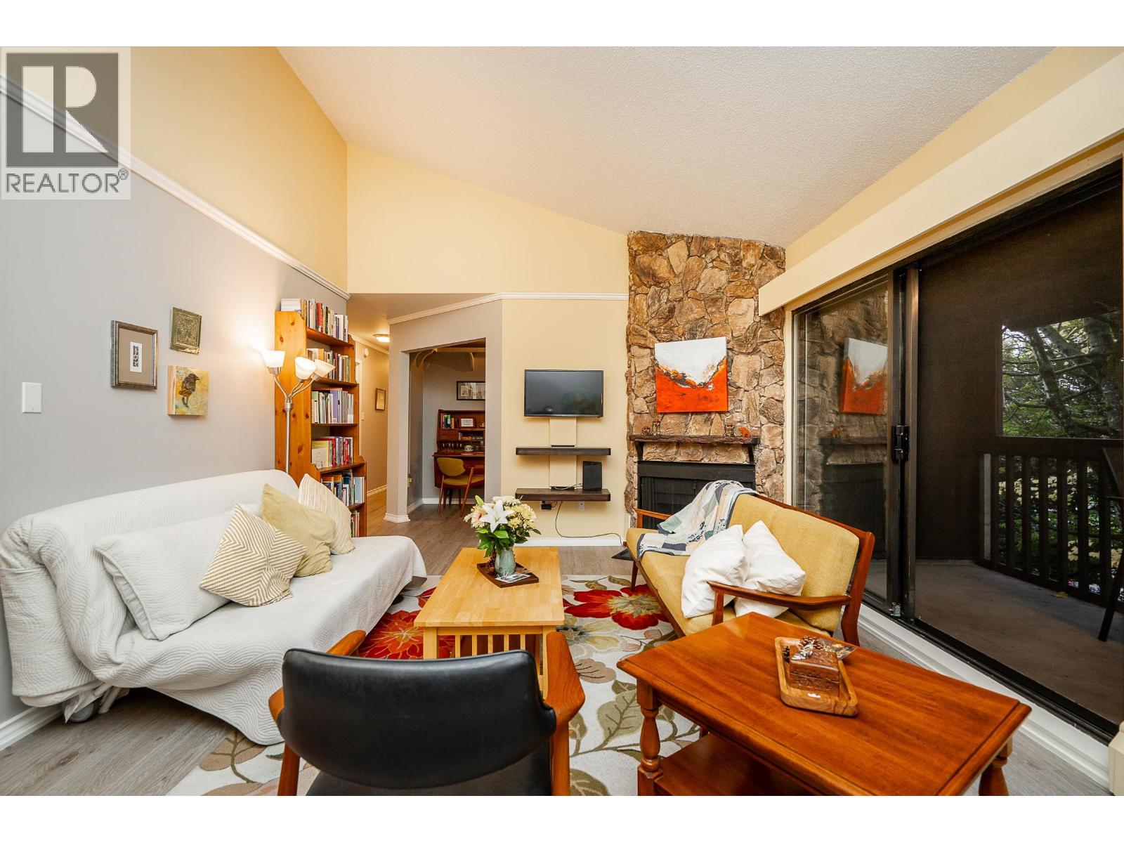 305 720 Eighth Avenue, New Westminster, British Columbia  V3M 2R3 - Photo 5 - R3066105