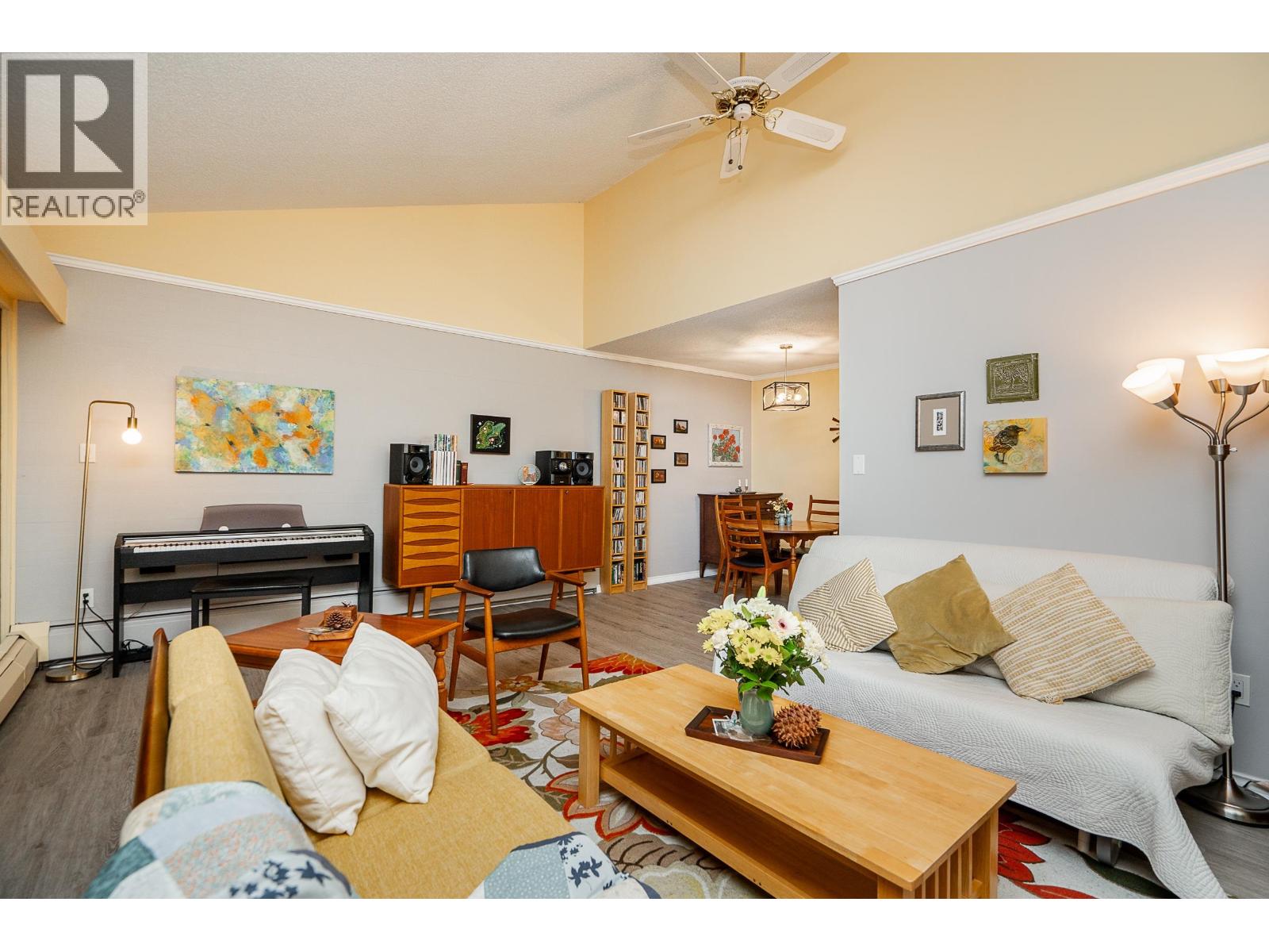 305 720 Eighth Avenue, New Westminster, British Columbia  V3M 2R3 - Photo 3 - R3066105