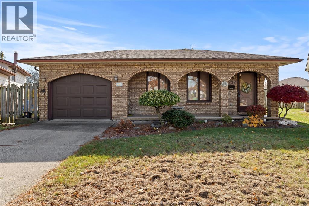 2737 BRAMLEY CRESCENT, Windsor, Ontario