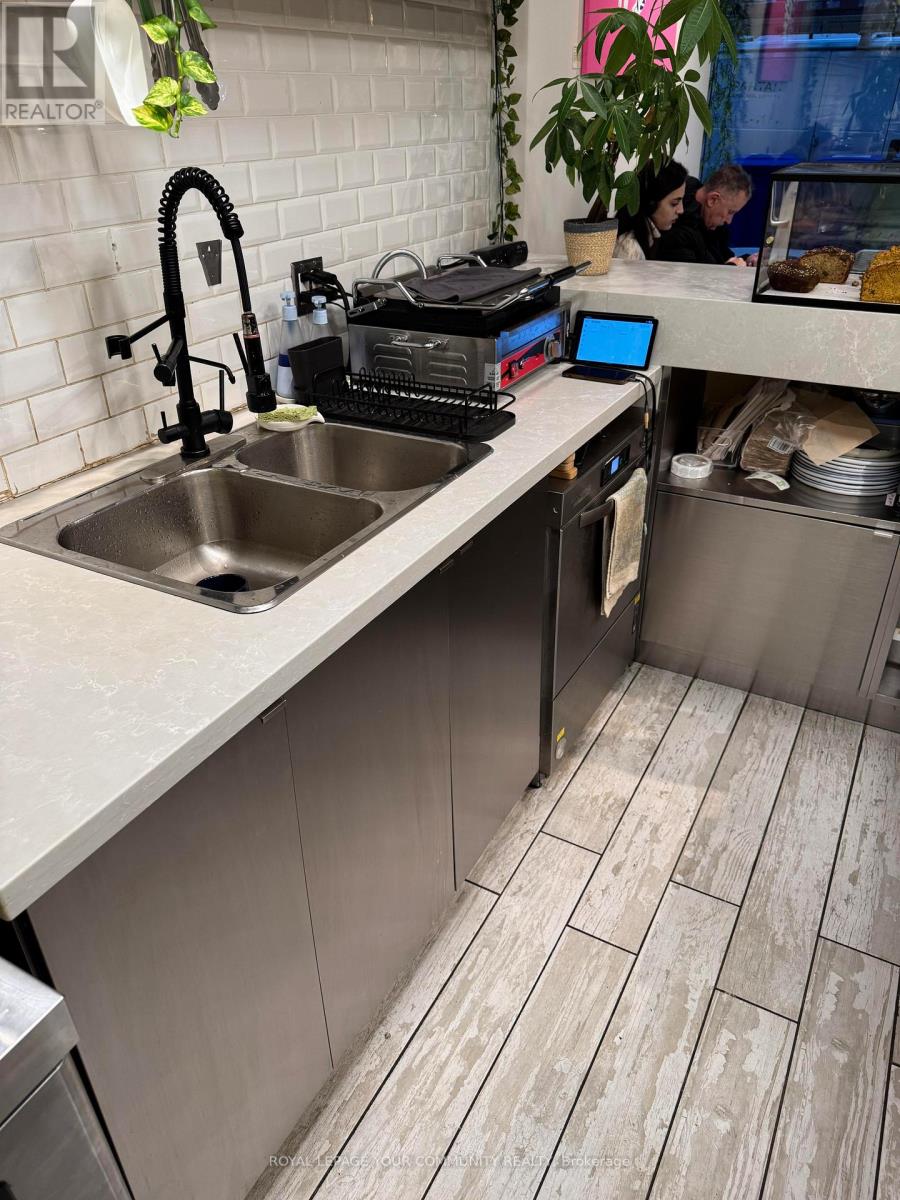 101 - 799 College Street, Toronto, Ontario  M6G 1C7 - Photo 12 - C12529490