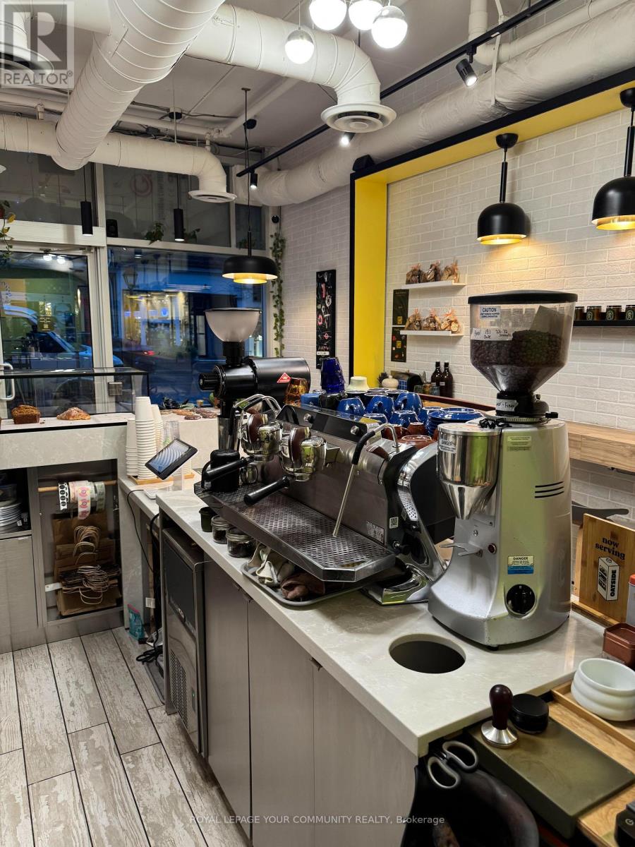 101 - 799 College Street, Toronto, Ontario  M6G 1C7 - Photo 4 - C12529490