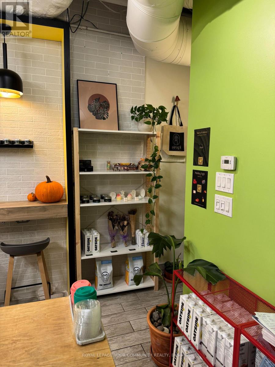 101 - 799 College Street, Toronto, Ontario  M6G 1C7 - Photo 6 - C12529490