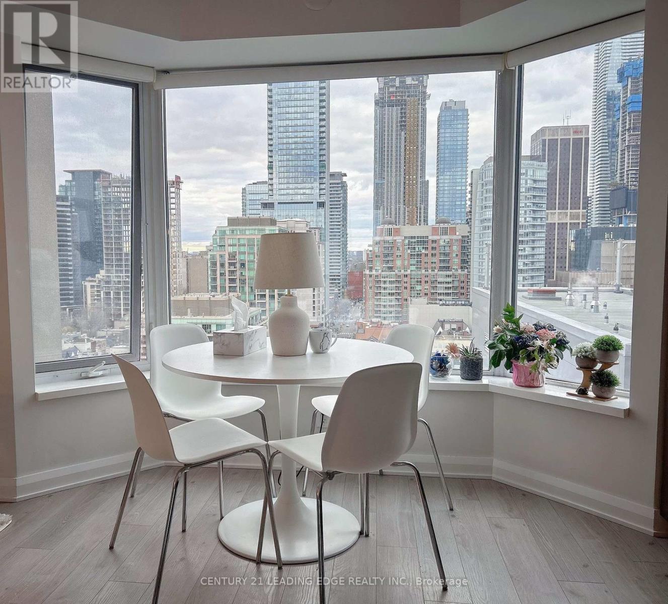 1704 - 155 Yorkville Avenue, Toronto, Ontario  M5R 0B4 - Photo 4 - C12529552