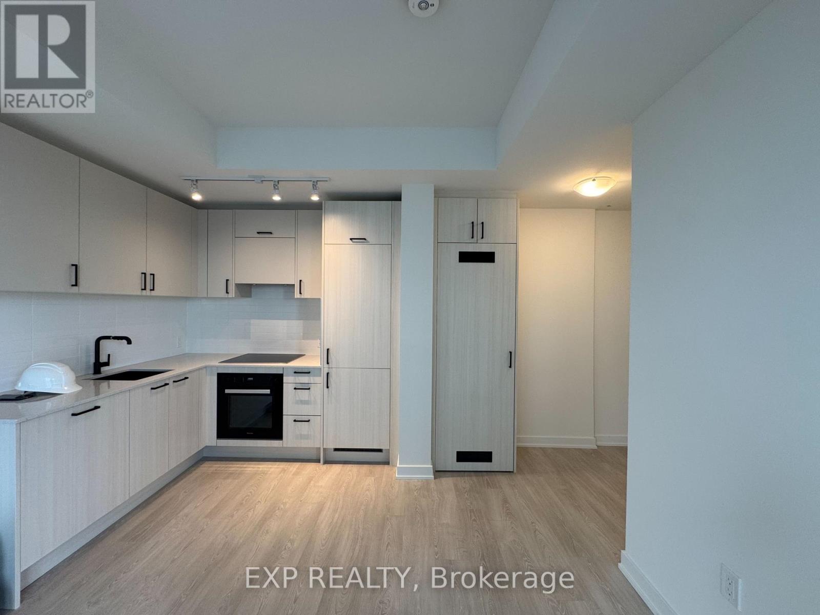 712 - 1 Quarrington Lane, Toronto, Ontario  M3C 0S4 - Photo 2 - C12529590