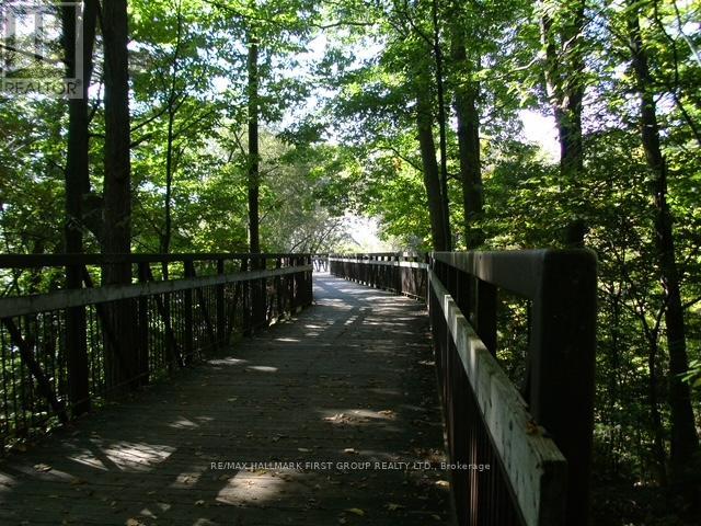 512 Creekview Circle, Pickering, Ontario  L1W 2Z6 - Photo 37 - E12529542