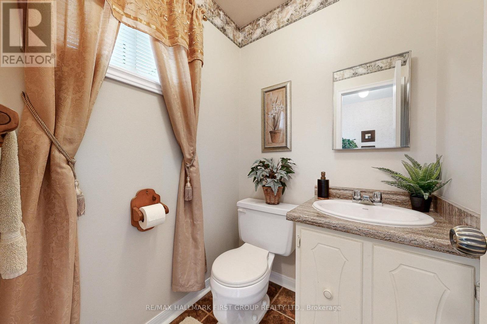 512 Creekview Circle, Pickering, Ontario  L1W 2Z6 - Photo 4 - E12529542